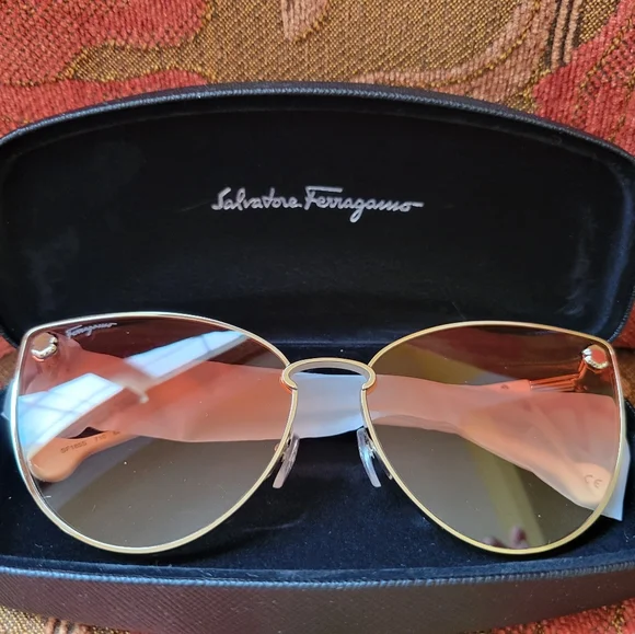 Salvatore Ferragamo Orange Gradient Sunglasses Salvatore Ferragamo Sunglasses SF1045S 238 Classic Tortoise  main image 4